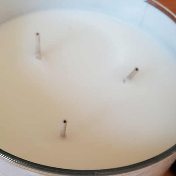 **SOLD **NEW! Bath and Body Works Candle Set - Picture 2 of 3